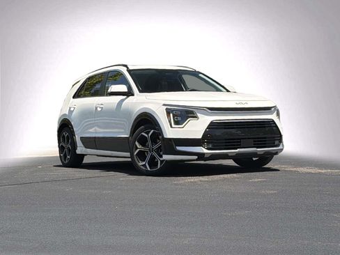 Used 2023 Kia Niro SX Touring FWD image 2