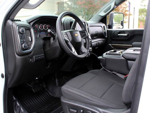 Used 2022 Chevrolet Silverado 2500 LT w/ Convenience Package image 19