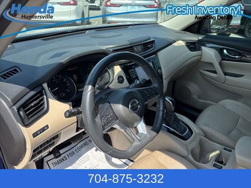 Used 2017 Nissan Rogue SL w/ SL Premium Package image 23