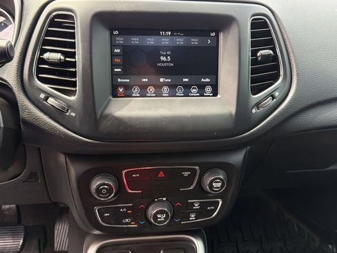 Used 2020 Jeep Compass Latitude FWD image 20
