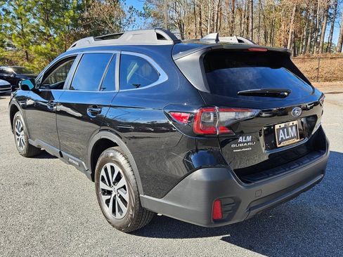 Used 2022 Subaru Outback Premium image 9