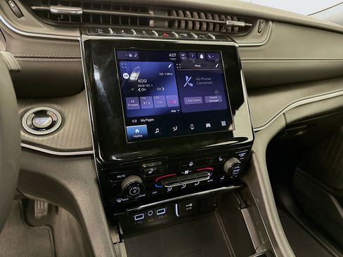 Used 2024 Jeep Grand Cherokee L Laredo image 25