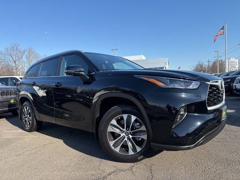 Used 2023 Toyota Highlander XLE image 1