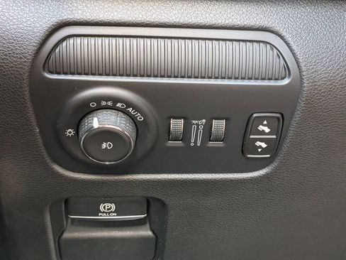 Used 2024 Jeep Wagoneer L Series II RWD image 27