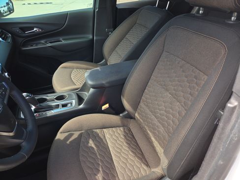 Used 2018 Chevrolet Equinox LT FWD image 15