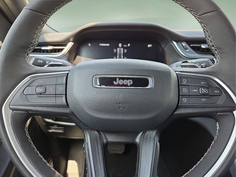 New 2025 Jeep Grand Cherokee Altitude image 24