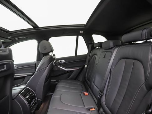 Used 2022 BMW X5 xDrive40i w/ M Sport Package AWD/4WD image 22