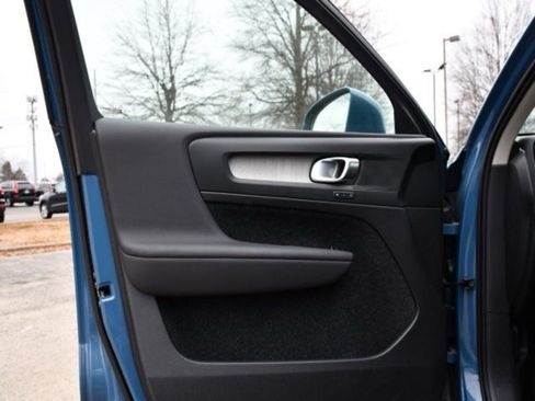 Certified 2025 Volvo XC40 B5 Core image 10