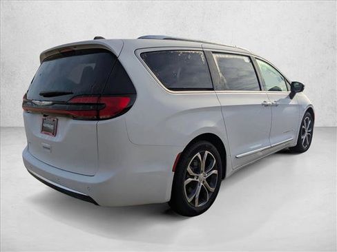 New 2026 Chrysler Pacifica Pinnacle image 2