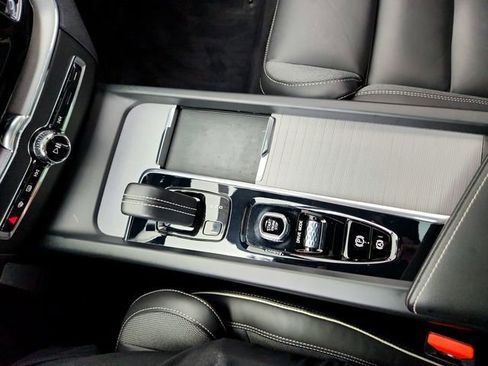 Used 2021 Volvo XC60 T8 R-Design w/ Advanced Package image 22