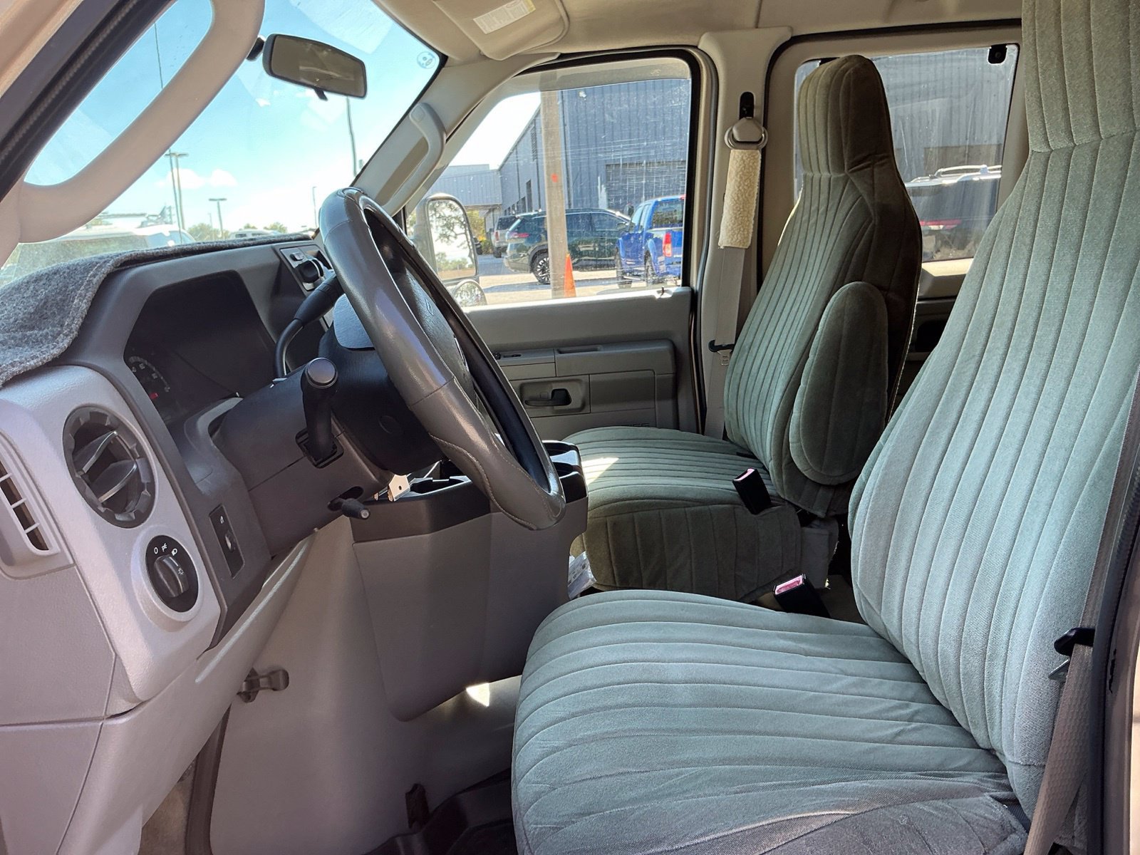 Used 2014 Ford E-350 and Econoline 350 XLT RWD image 12