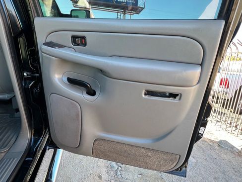 Used 2004 GMC Sierra 2500 SLT w/ Heavy-Duty Power Package image 20