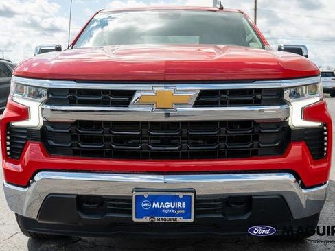 Used 2023 Chevrolet Silverado 1500 LT AWD/4WD image 3