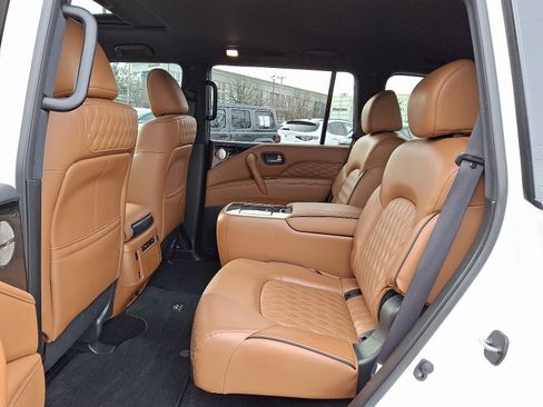 Used 2024 INFINITI QX80 Sensory image 11