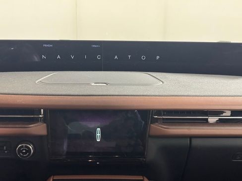 New 2025 Lincoln Navigator L Reserve AWD/4WD image 19