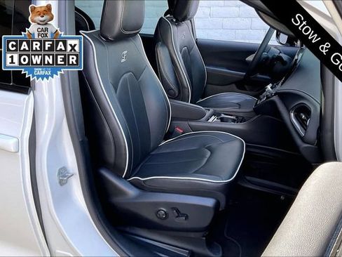 Used 2026 Chrysler Pacifica Limited w/ S Appearance Package FWD image 6