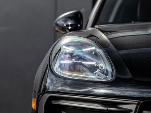 New 2026 Porsche Macan image 18