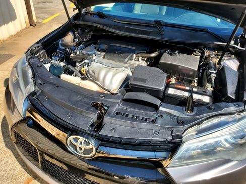 Used 2017 Toyota Camry SE w/ Moonroof Package FWD image 48