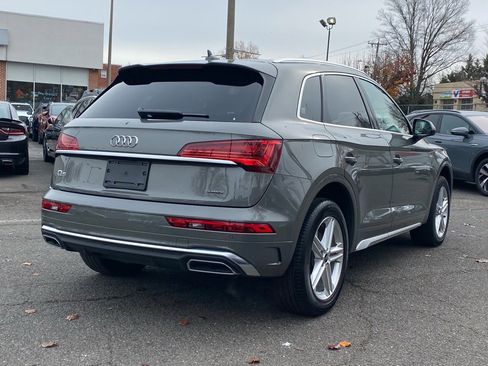 Used 2024 Audi Q5 e Premium w/ Convenience Package image 3