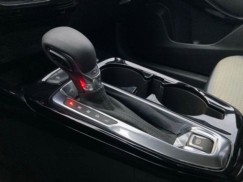 Used 2025 Chevrolet Trax LT image 22