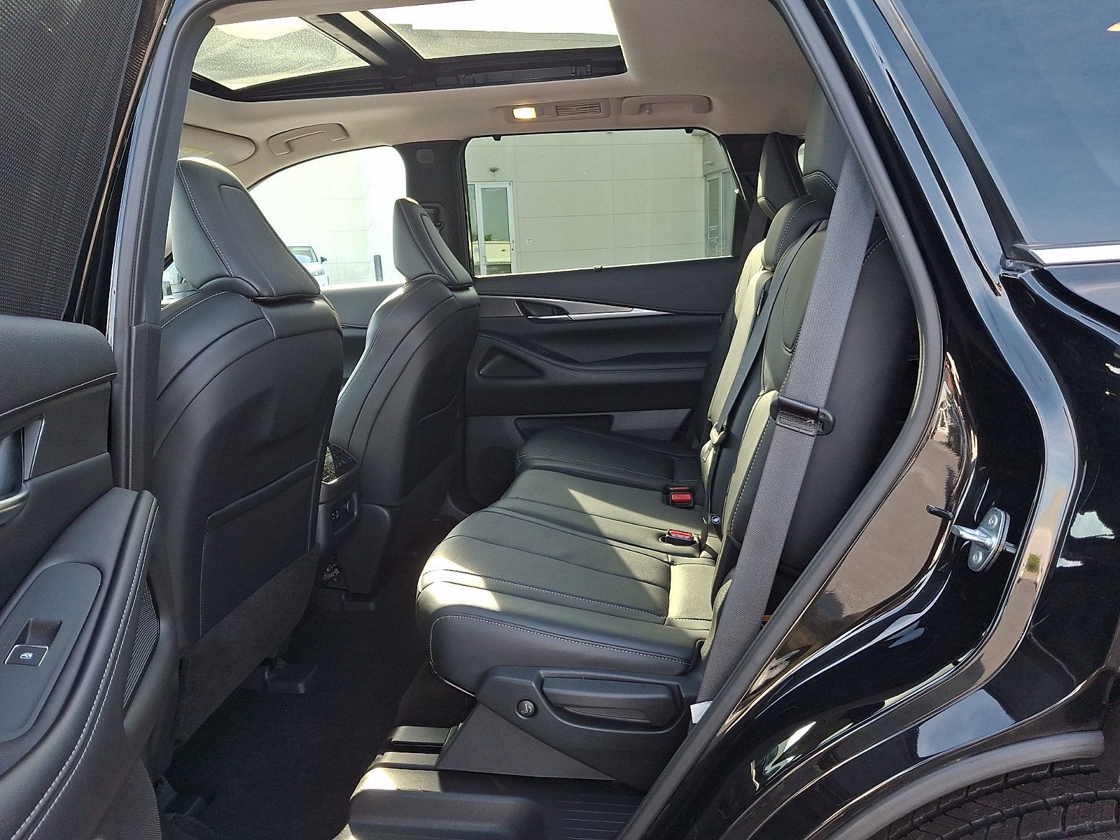 Certified 2023 INFINITI QX60 Luxe w/ Cargo Package AWD/4WD image 15