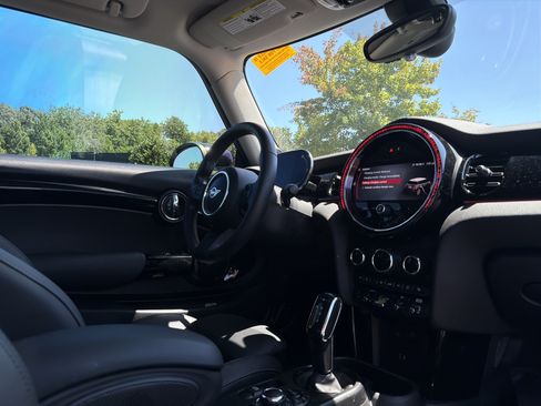 Used 2023 MINI Cooper SE FWD image 6