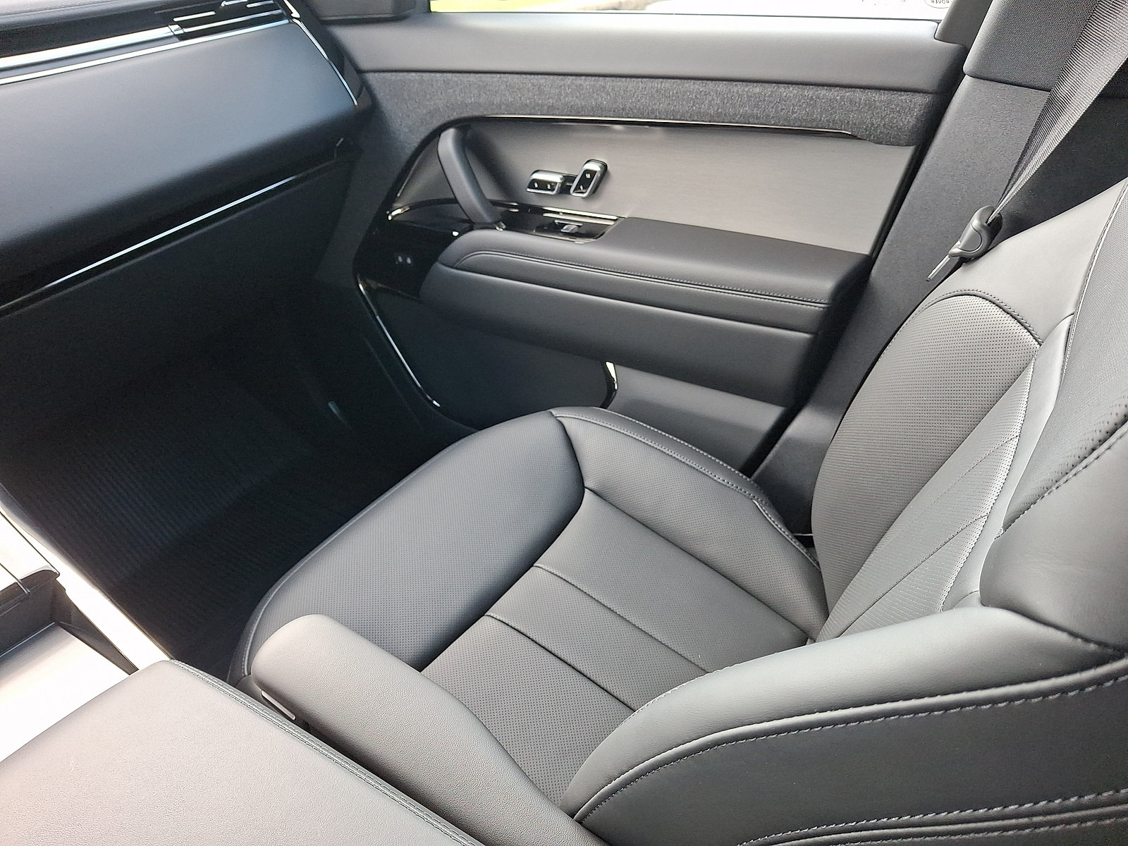 New 2026 Land Rover Range Rover Sport SE AWD/4WD image 4