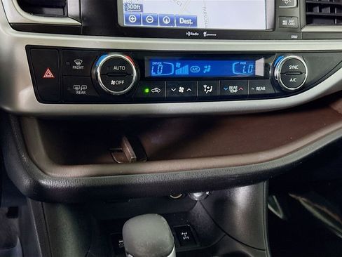 Used 2014 Toyota Highlander XLE AWD/4WD image 8