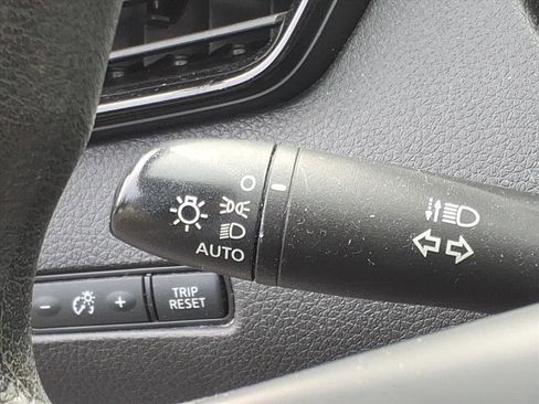 Used 2020 Nissan Rogue Sport S image 17