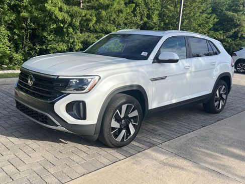 Certified 2026 Volkswagen Atlas Cross Sport SE w/ Panoramic Sunroof Package FWD image 4