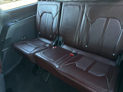 Used 2023 Ford Expedition Limited image 18
