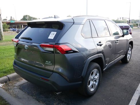 Used 2021 Toyota RAV4 XLE AWD/4WD image 8