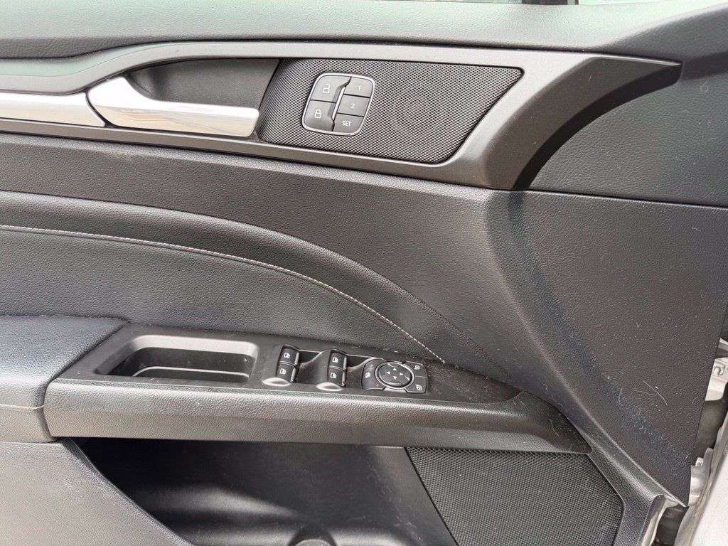 Used 2020 Ford Fusion Titanium AWD/4WD image 22