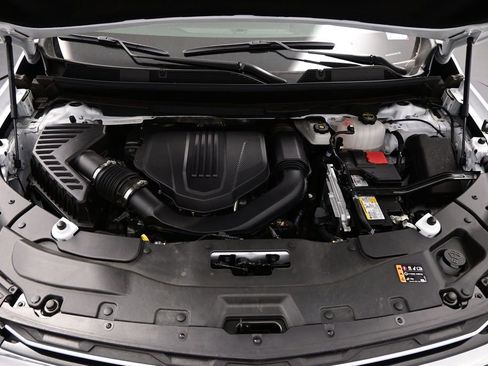 Used 2025 Chevrolet Traverse LT AWD/4WD image 32
