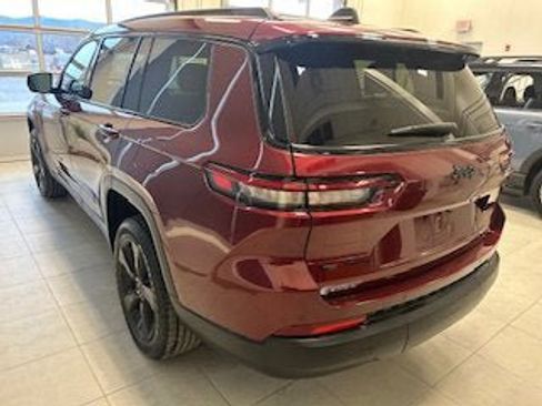 Used 2023 Jeep Grand Cherokee L Laredo image 3