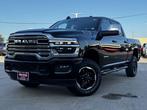 Used 2025 RAM 2500 Laramie AWD/4WD image 2