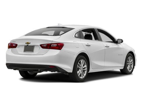 Used 2017 Chevrolet Malibu LT w/ Driver Confidence Package image 5