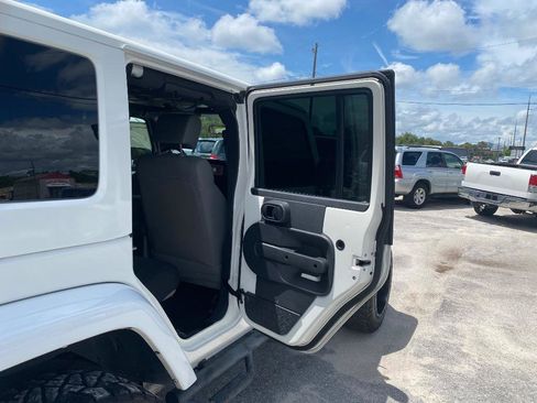 Used 2008 Jeep Wrangler Unlimited Rubicon w/ PWR Convenience Group AWD/4WD image 19