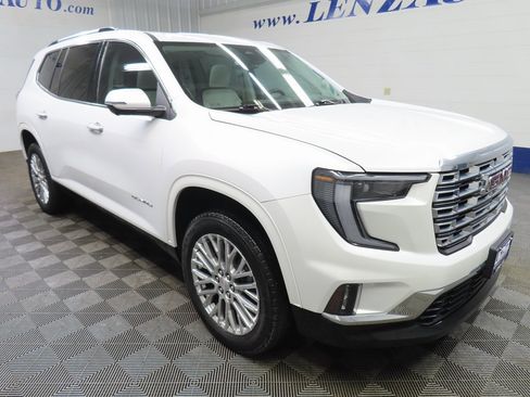 Used 2024 GMC Acadia Denali image 3