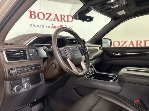 Used 2021 GMC Yukon XL Denali w/ Denali Premium Package image 12