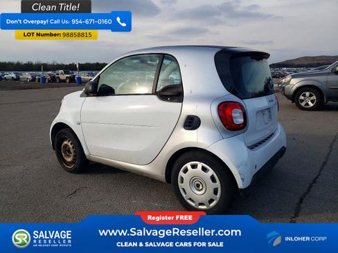 Used 2016 smart fortwo pure RWD image 3