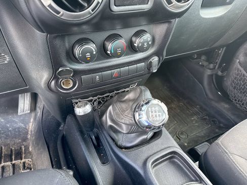 Used 2015 Jeep Wrangler Sport w/ Quick Order Package 23S AWD/4WD image 17