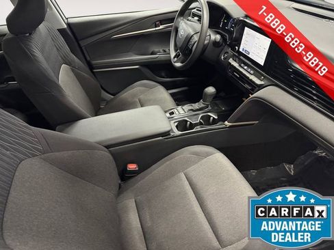 Used 2025 Toyota Camry LE image 5