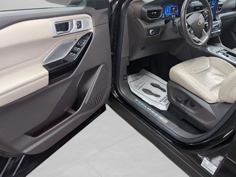 Used 2022 Ford Explorer Platinum w/ Equipment Group 601A image 7