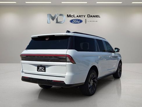 New 2025 Lincoln Navigator L Reserve w/ Jet Appearance Package AWD/4WD image 5