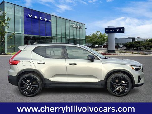 Certified 2025 Volvo XC40 B5 Plus image 8