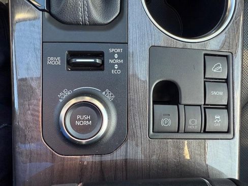 Used 2023 Toyota Highlander Platinum image 31