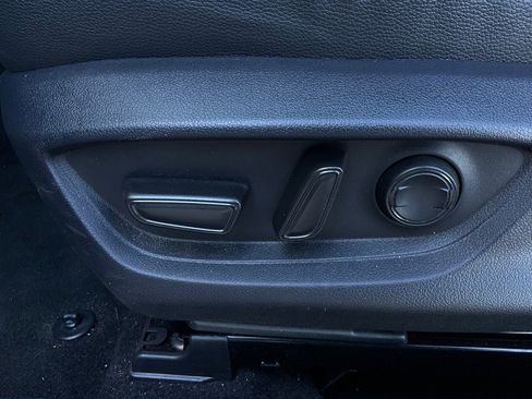 Used 2025 Toyota Camry SE image 11