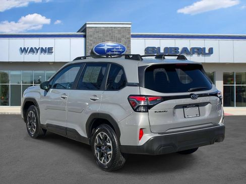Used 2025 Subaru Forester Premium AWD/4WD image 3