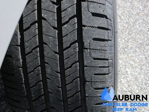 Used 2016 RAM 1500 Laramie w/ Convenience Group image 4